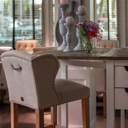 Hotell Zenzez & Lounge