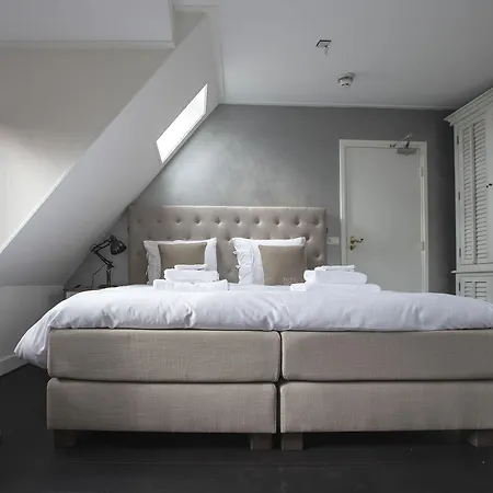 Zenzez & Lounge 3* Apeldoorn