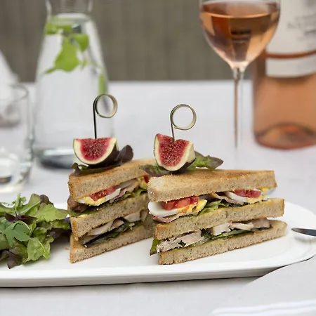 Hotell Zenzez & Lounge 3*