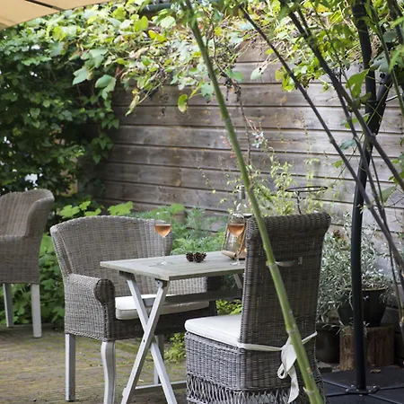 Zenzez & Lounge 3* Apeldoorn