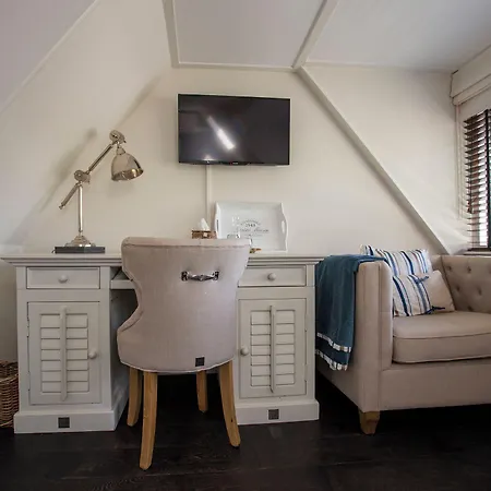 Zenzez & Lounge 3* Apeldoorn