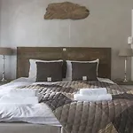 Zenzez & Lounge Szálloda