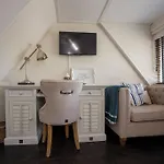 Zenzez & Lounge 3* Apeldoorn