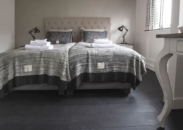 Zenzez & Lounge מלון