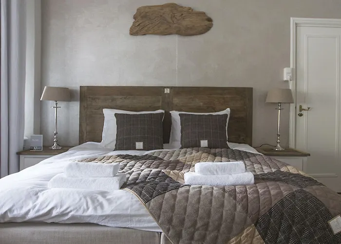 Zenzez & Lounge מלון